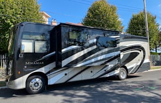 2020 Thor Motor Coach Miramar 35.2