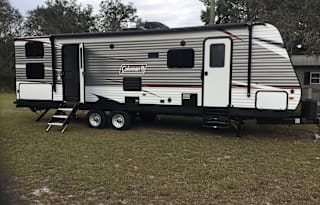 2019 Coleman 285 Bunkhouse