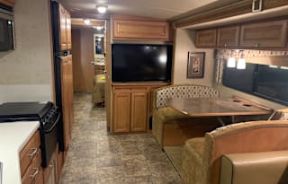 2014 Winnebago Vista 35B