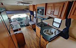 Clean and Cozy 2017 Thor Majestic