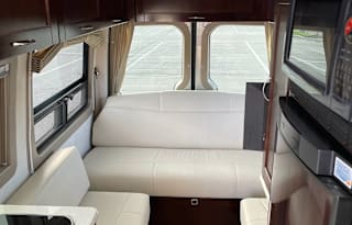 2014 Pleasure-Way Plateau FL