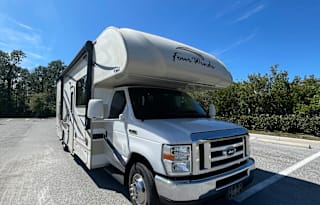 2017 Class C Thor Four Winds - WIFI included