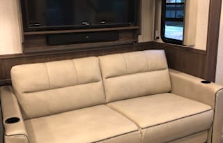 2019 Class A 35 ft Coachmen Mirada
