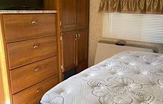 2017 Prime Time RV Avenger 34DQB