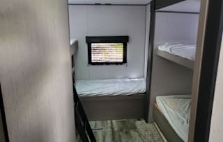 2022 Dutchmen RV Coleman Lantern Series 334BH