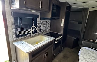 2020 Coleman Lantern 215BH Sleeps up to 8!
