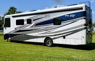 "KELLY DAYS"    2023 NEWMAR BAYSTAR SPORT 3225