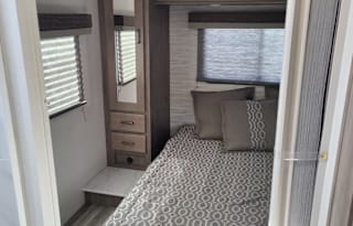 Sleeps 6 - 2024 Gulf Stream conquest 6280LE-38125