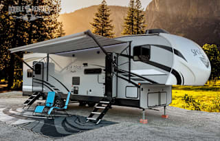 SPORTSTER Toy Hauler - 2 Queen Beds, Dinette, Sofa