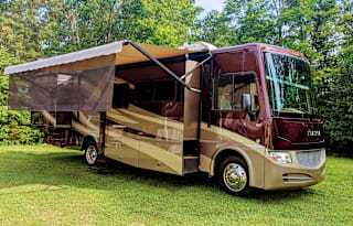 2014 Itasca Sunova 33c - Comfort and Space