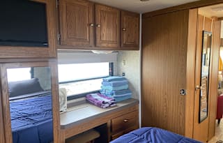 "Knotty Gal" 2006 Tiffin Open Road Allegro 32 BA
