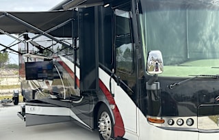 Rick & Chrissie's Glamper 39 ft Luxury Motor Home