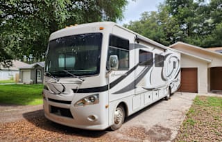 2014 Thor Motor Coach Hurricane MH