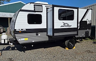 2024 Jayco Baja, Solar, on demand hot water!!