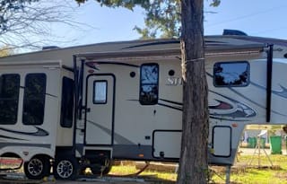 PET FRIENDLY 2014 Palomino Sabre 33RKTS-6