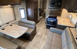 Miss Freeda 2020 Class C Bunkhouse sleeps up to 10
