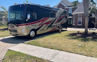 Thor Motor Coach Outlaw 37LS