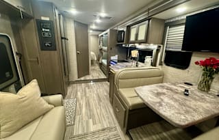 BRAND NEW! 2024 Thor Motor Coach Four Winds 31EV