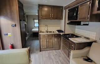 "Apollo" The Family Friendly Redhawk (sleeps 8)