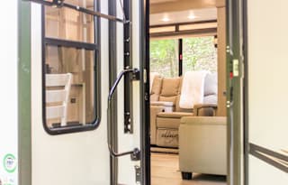 39 FT 2022 Glamper RV DELIVERY ONLY (Getaway Prop)