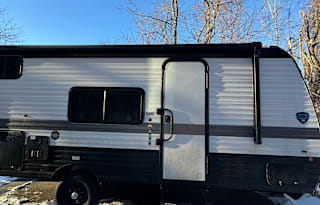 Cozy Family Escape 2024 Keystone Hideout RV