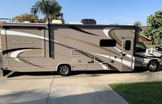 2015 Thor Motor Coach Four Winds 31L