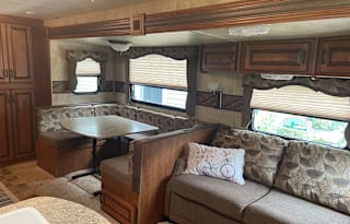 Keystone RV Laredo 290BH with 4-5 bed Bunk House!