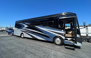 Luxurious Tiffin Motorhome! As new as it gets!