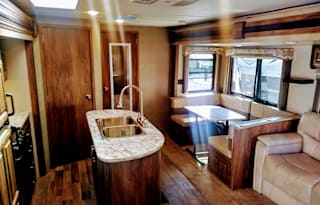 2017 Keystone Cougar Lite, Luxury Condo on Wheels!