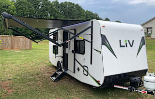 Chris and Keri’s Cozy Camper Getaway