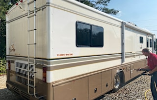 2000 Fleetwood RV Bounder Diesel 39z
