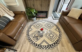 2024 Luxurious, Loaded & Spacious 2 Bdrm Pets Free