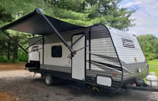 Coleman RV trailer Sleeps 7 Lightweight