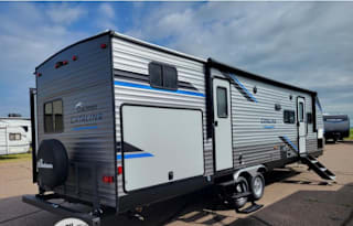 2022 Coachmen Sleeps 10!