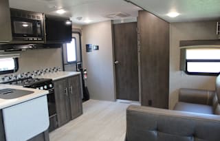 LUXURY-AUTO LEVELING-FREE INS-TOP RATED- DIAMOND O
