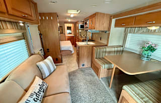 Itasca Cambria 29H RV