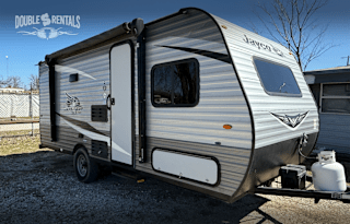 ECONOMY JAY FLIGHT w/ Queen Bed, Bunks & Full Bath