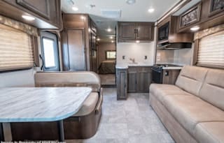 NEW 32' Bunkhouse sleeps 10