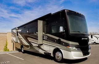 Luxury RV 2021 tiffin-private bedroom, 4 slideouts