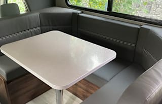 2021 Winnebago Minnie Winnie 26T with upgrades