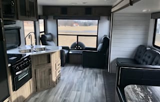 Aphrodite - 2023 HEARTLAND PIONEER RL250