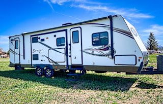 2014 Family Camper with Bunks!