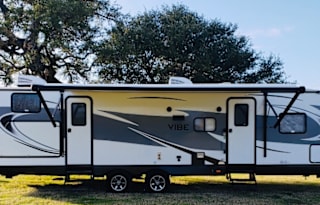 “Miami Vibe”, Family Friendly Resort on wheels!