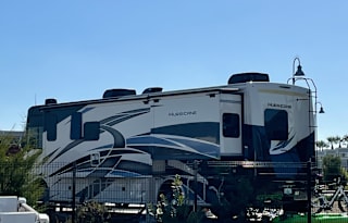 2022 Thor Hurricane - Your Luxury Rolling Retreat
