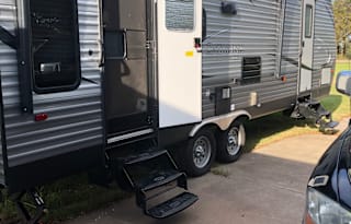 Wilkie & Andrea’s Cozy and Comfy Travel Trailer