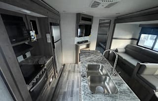 Zinger 331bh 2 bedroom 1.5 bath