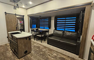 Z&S home on wheels with kids bunk room