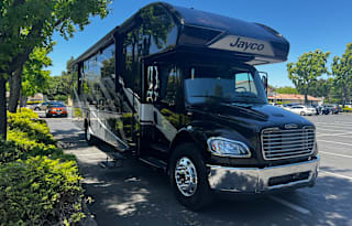 Maximus 2021 - Jayco Seneca 37L Super C w/ Solar