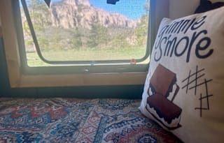 Off-grid, Renovated GLAMPING in the "Prowler"