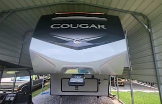 2020 couger  39 ft, like new